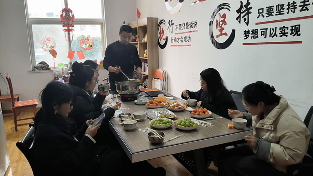 Γεύμα Φεστιβάλ Φαναριών: Τανγκιούαν και Team Vibes στο γραφείο